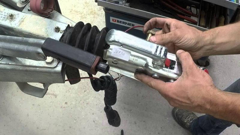 Comment installer un attelage remorque ou caravane ?