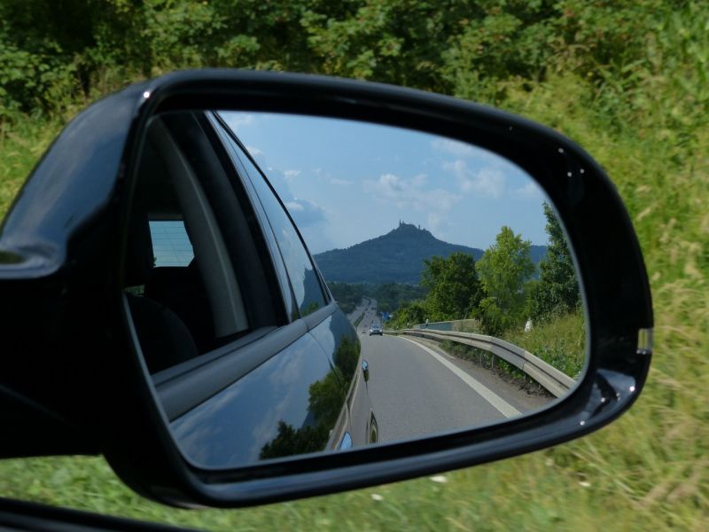 Comment changer un rétroviseur de voiture ?