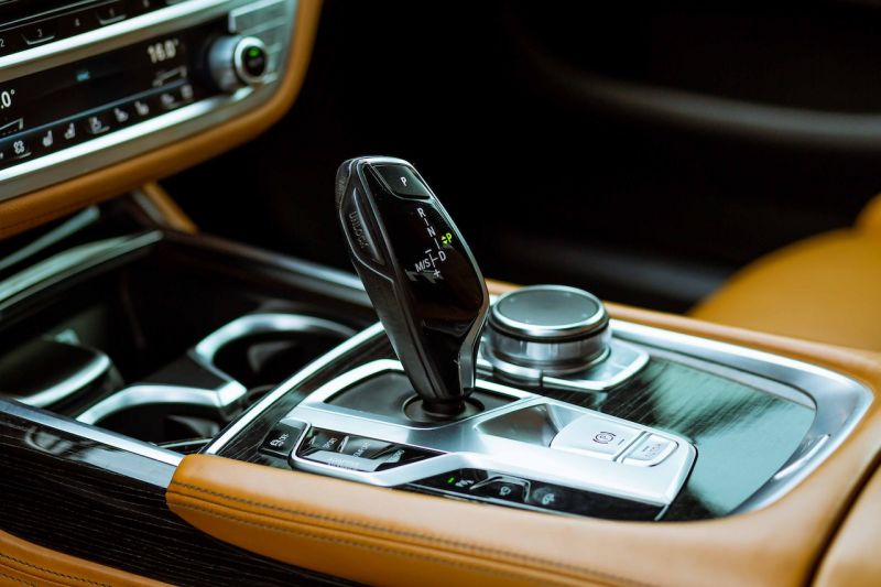 Les accessoires indispensables pour sublimer votre voiture de luxe
